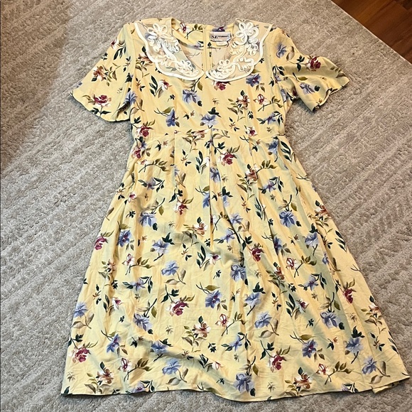 Vintage 90s SL Fashions Floral Yellow Dress with Lace Collar 18 - Picture 1 of 9